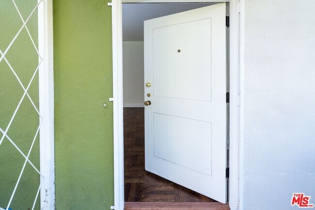 Foto del edificio - 5420 Village Grn