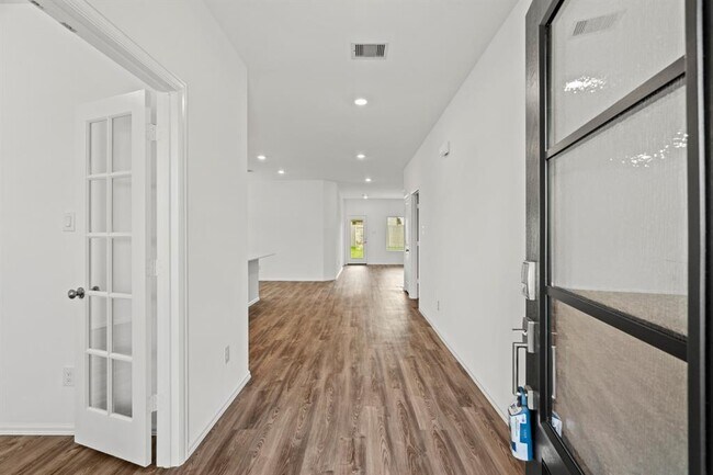 Foto del edificio - 3804 Falling Moon Ln