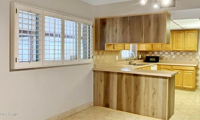 Foto del edificio - 5802 W Frier Dr