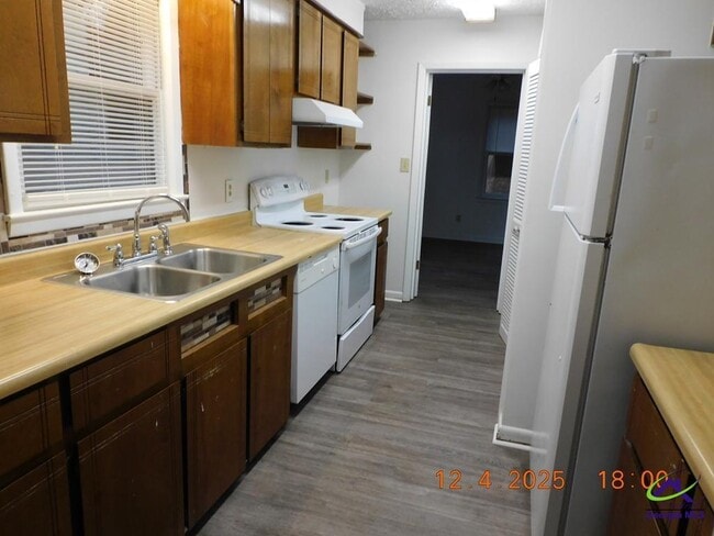 Foto del edificio - 1003 Greenwood Dr