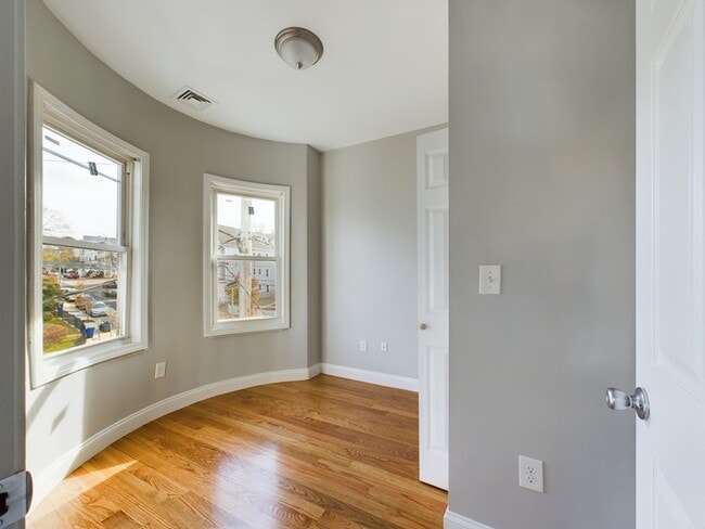 Building Photo - 39 Calumet St