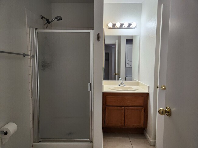 Foto del edificio - 2nd FLOOR CONDO IN GATED COMMUNITY