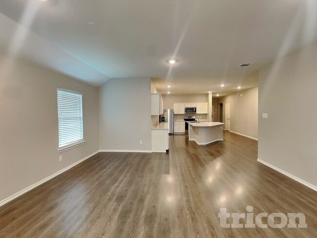 Building Photo - 636 Excelsior Dr