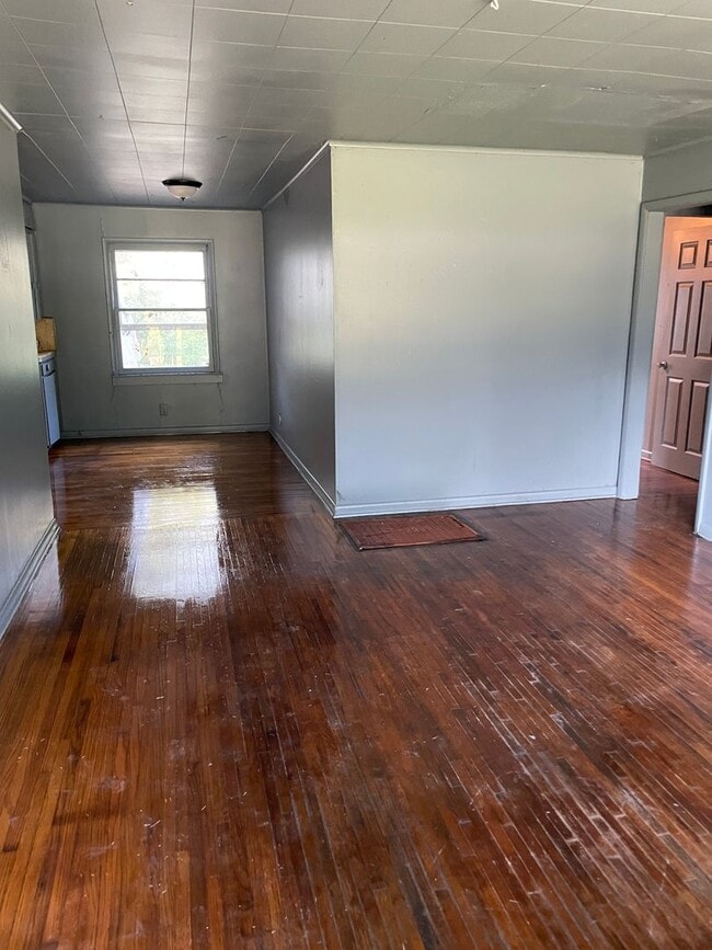 Building Photo - 3 bedroom