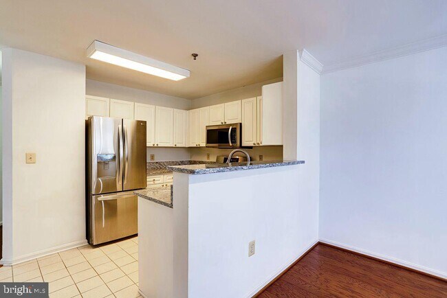 Building Photo - 5575 Seminary Rd