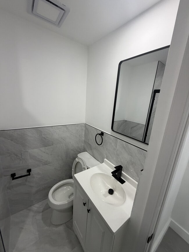 Photo - 237 S Parkway (Broomall, PA) Apartments