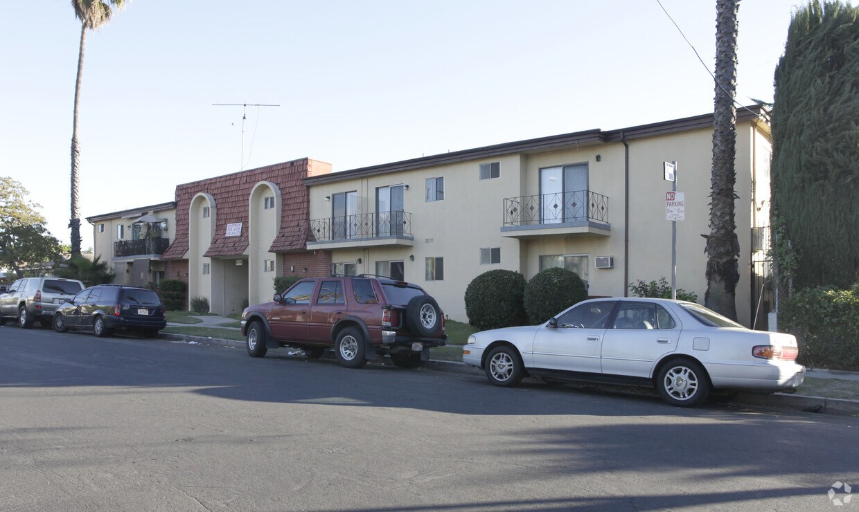 Building - 6706 Cleon Ave