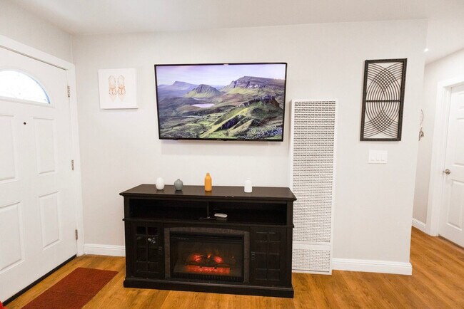 Foto del edificio - 1063-67 Gillespie Dr