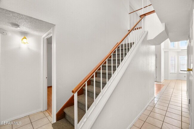Foto del edificio - 4612 Loma Grande Dr