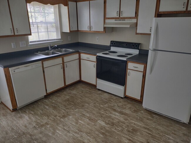 Foto del edificio - End Unit Townhome