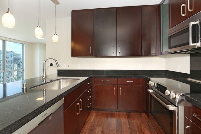 Photo - Luxurious Convenience in the Heart of Honolulu - Waihonua 3506 Apartment