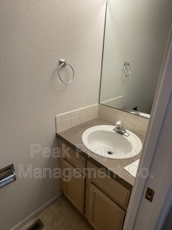 Foto del edificio - 1007 Cuerto Ln