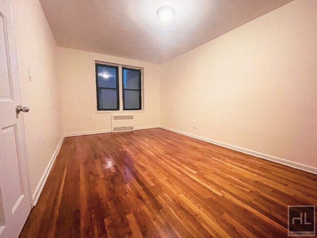 Foto del edificio - 34-15 PARSONS BOULEVARD