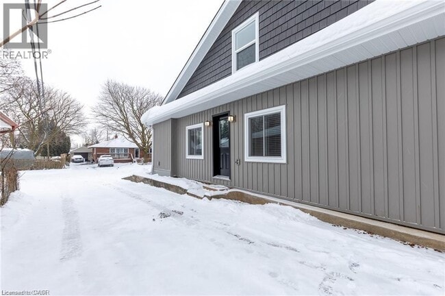 Building Photo - 34 Close Ave