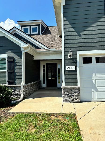 Building Photo - 2431 Hollis Dr