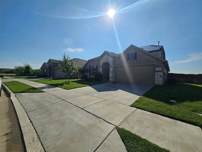 Building Photo - 14620 Little Water Dr