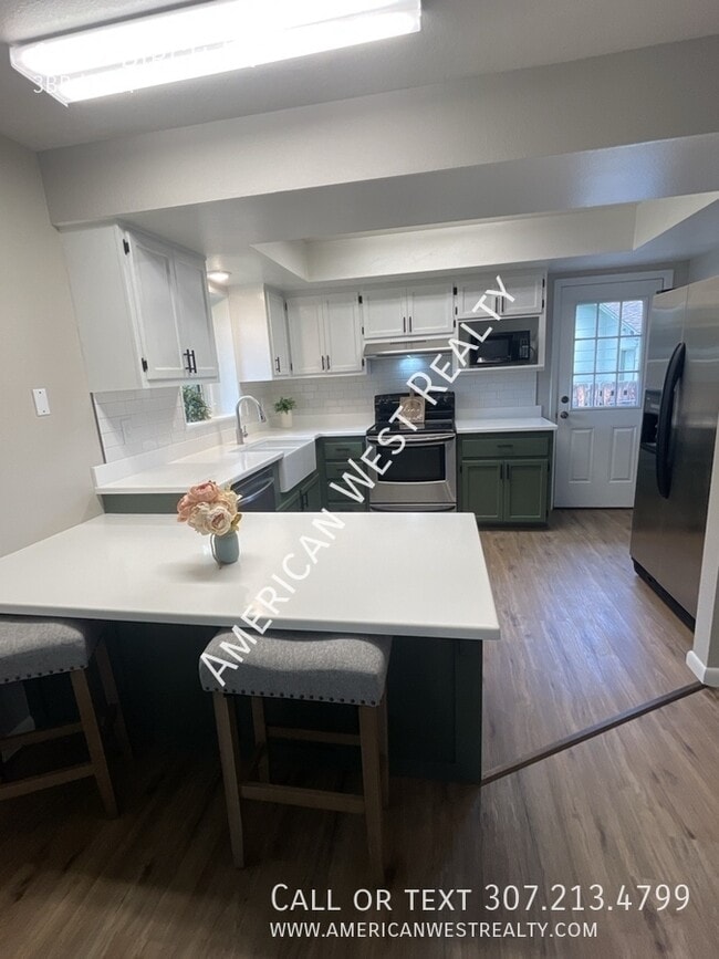 Building Photo - 3bed/2bath/2car with basement