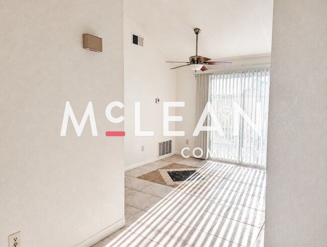 Foto del edificio - 3270 N Sandspring Dr
