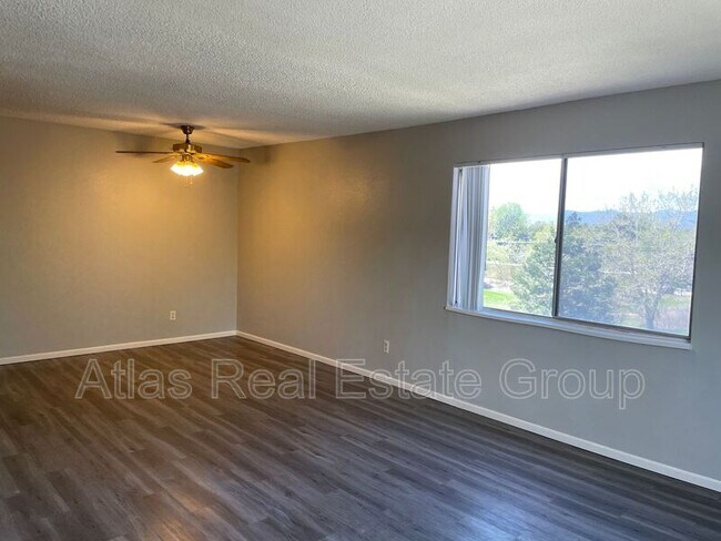 Foto del edificio - 280 E Highline Cir