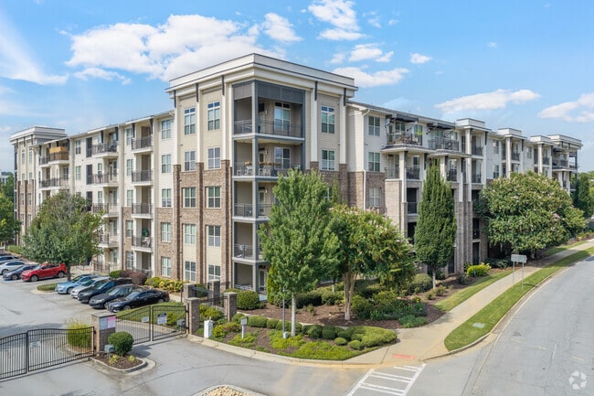 Building Photo - Centra at North Druid Hills
