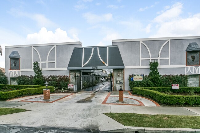 Building Photo - 66 S Grand Oaks Ave