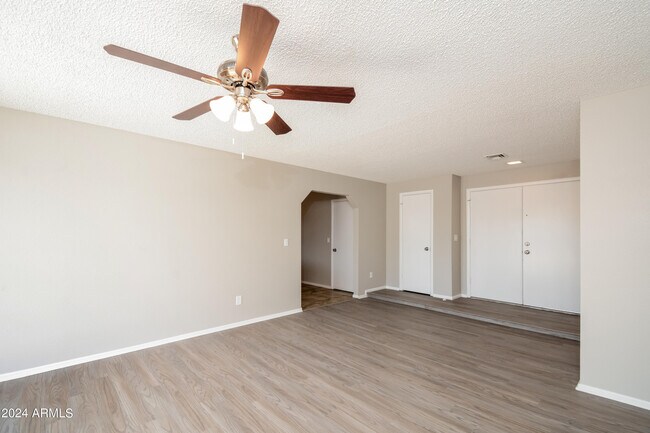 Foto del edificio - 6933 W Sunnyslope Ln