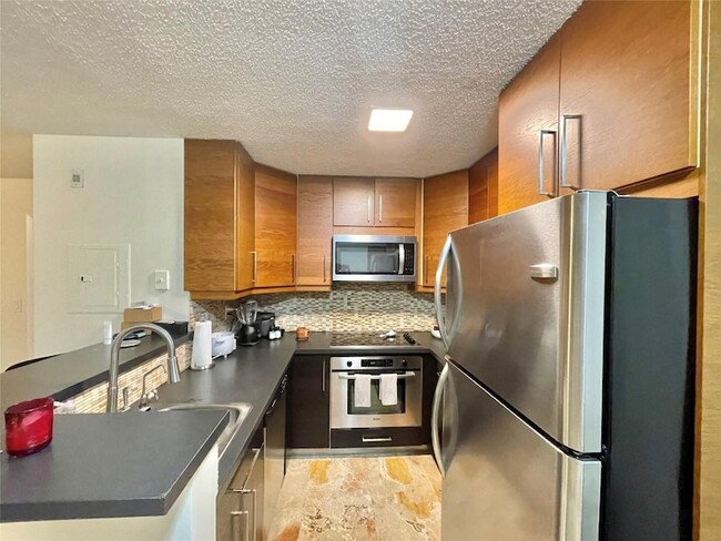 Building Photo - 851 Lyons Rd