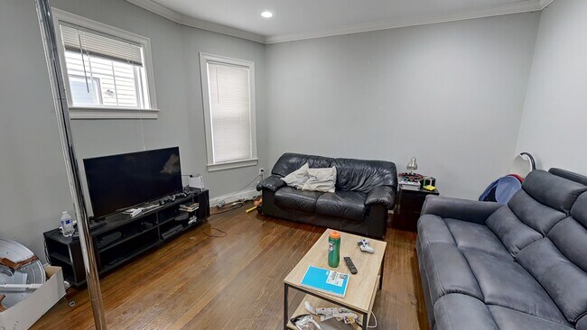 Building Photo - 47 Beech Glen St