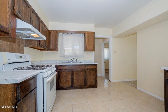 Foto del edificio - 8021 Cielo Vista Dr