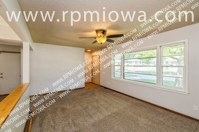 Building Photo - NEWLY RENOVATED !! 3 bedroom, 2 Bathroom H...