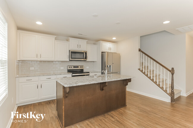 Building Photo - 10226 Holly Park Drive