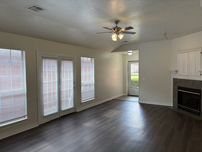 Building Photo - 4813 SE 89th Terrace