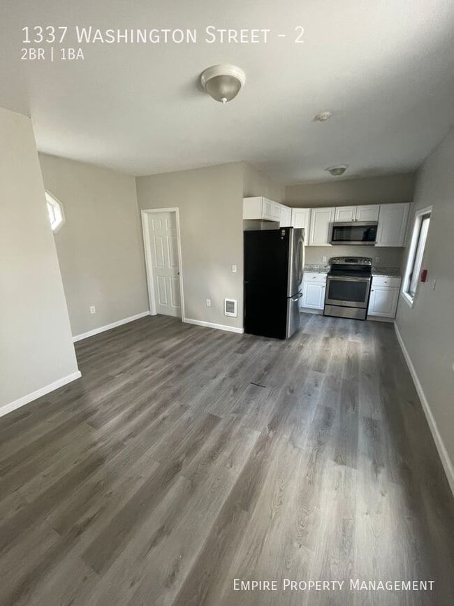 Building Photo - 2nd floor: 2 Bedroom / 1 Bathroom in Easton !