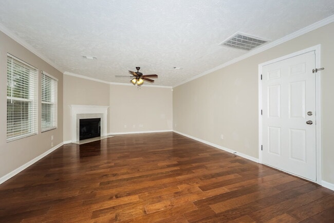 Foto del edificio - 5823 Roxbury Dr