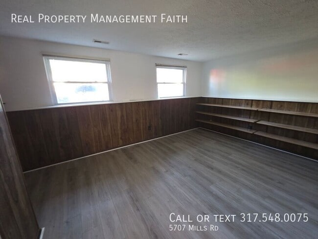 Foto del edificio - 5707 W Mills Rd