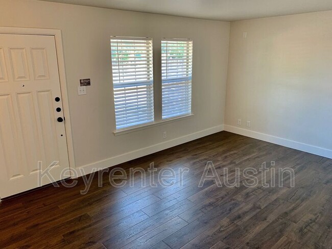 Building Photo - 2408 Ventura Dr