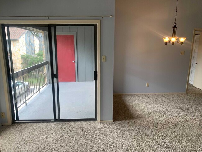 Foto del edificio - *COMING SOON!* GORGEOUS 2 Bedroom 2 Bath C...