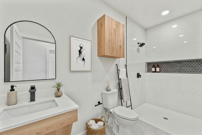 Building Photo - 200 S Cynthia St