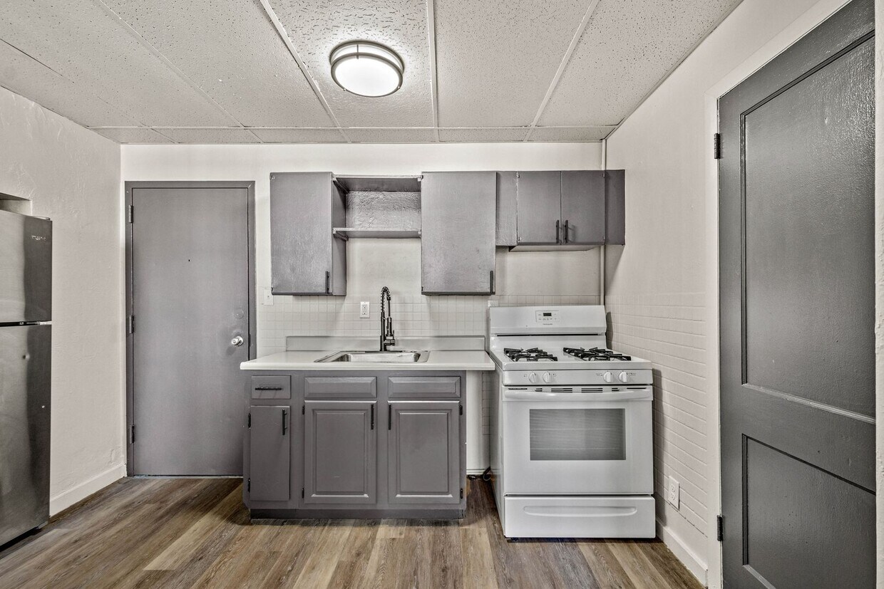 Gladden Building Apartments in Mc Donald, PA