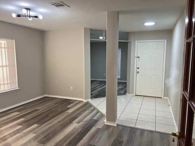 Foto del edificio - 6319 Sunlit Orchard Dr