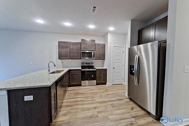 Foto del edificio - 6425 Upchurch Dr