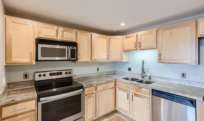 Building Photo - Two bedroom remodeled condo!