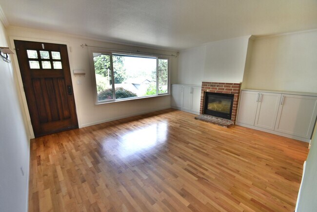 Foto del edificio - 3bd/2ba Lake Forest Park Home