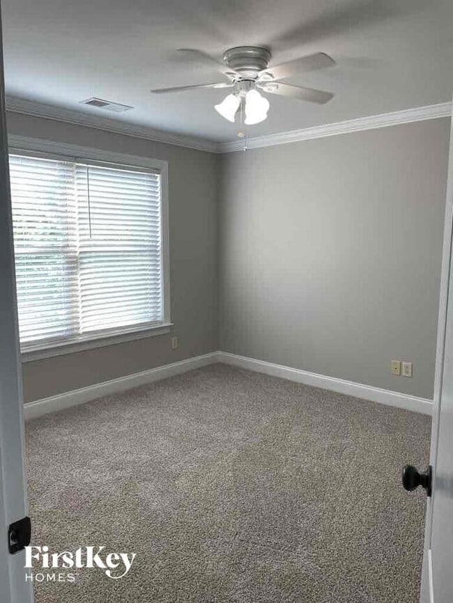 Building Photo - 2029 Timberline Dr