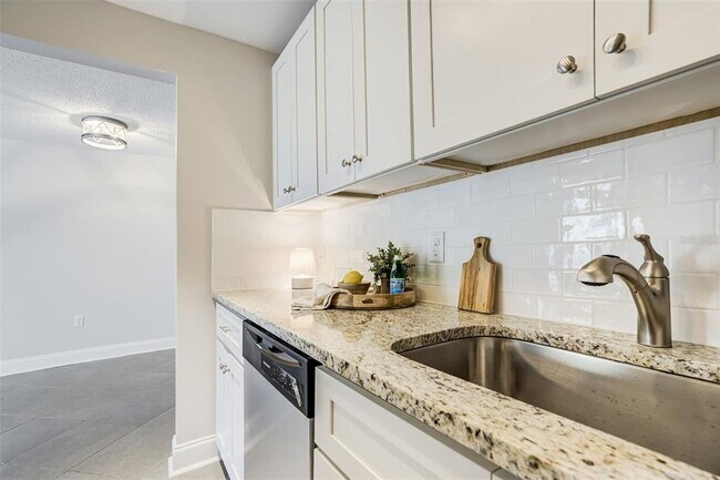 Foto del edificio - 243 S McMullen Booth Rd