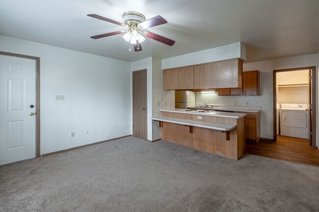 Foto del edificio - Cedar Creek Village Apartments and Townhomes