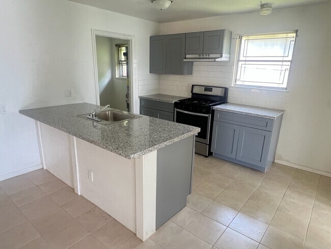 Foto del edificio - 6723 Ridgeway Dr