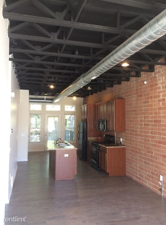 Building Photo - 2 br, 1.5 bath Townhome - 4430 3rd St