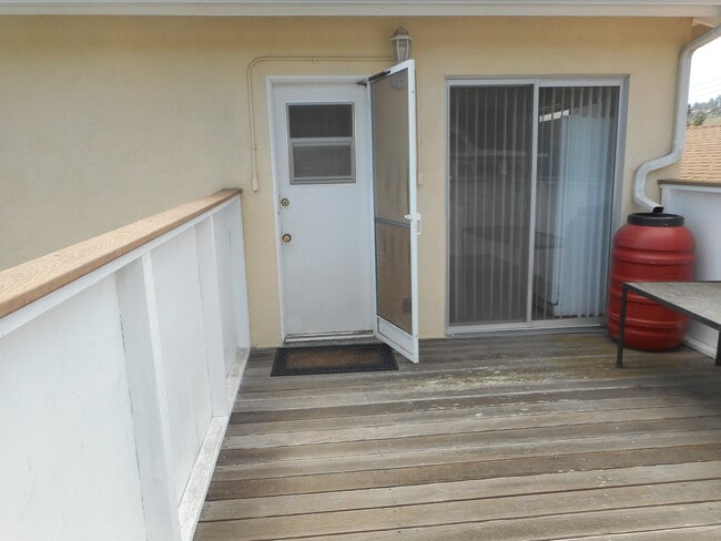 Private upstairs entrance w/ large balcony - 23121 Romano Pl