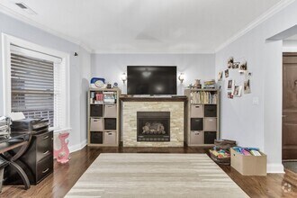 Building Photo - 5726 N Mozart St